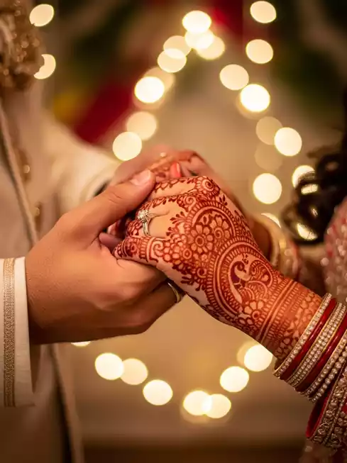 Karwa Chauth 2025: AI से बनाएं सबसे अलग करवा चौथ मेहंदी डिज़ाइन (25+ प्रॉम्प्ट्स!)